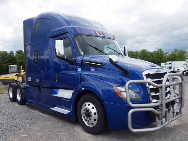 2020-freightliner-cascadia-126-image-3