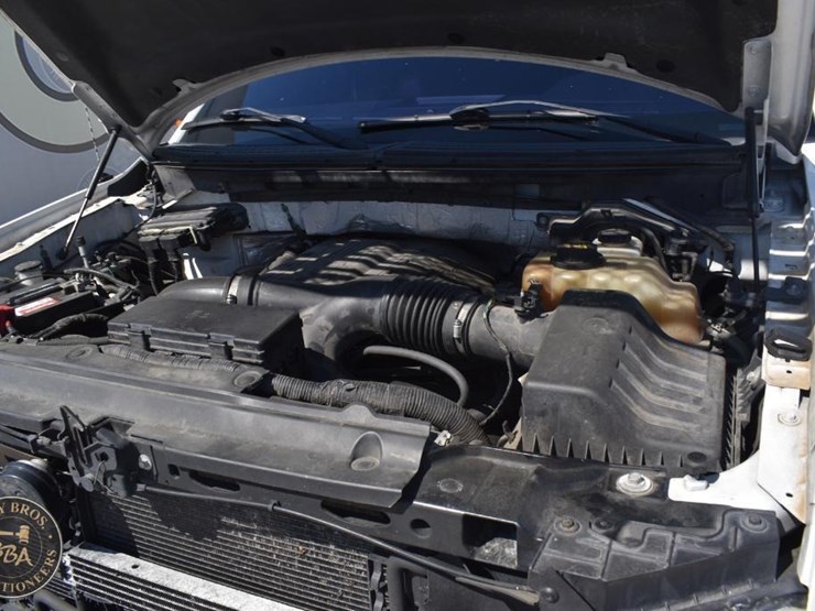2013-ford-f150-platinum-image-36