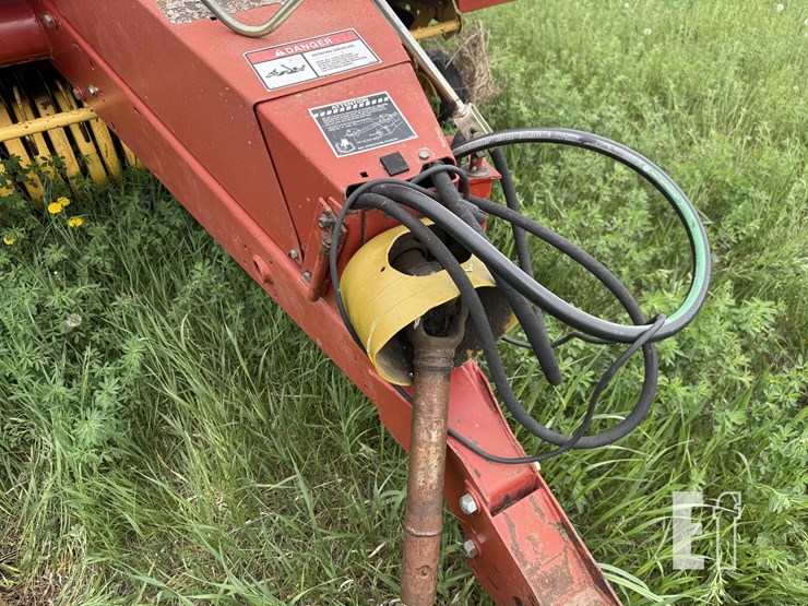 new-holland-660-image-17
