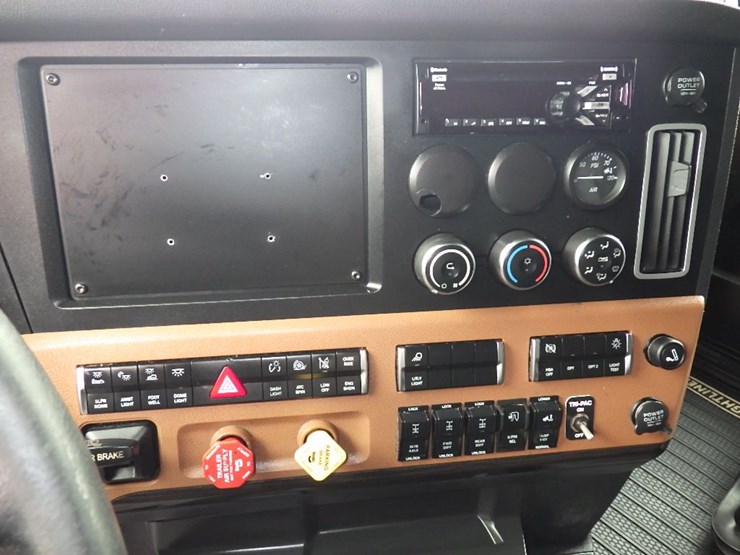 2021-freightliner-cascadia-126-image-21