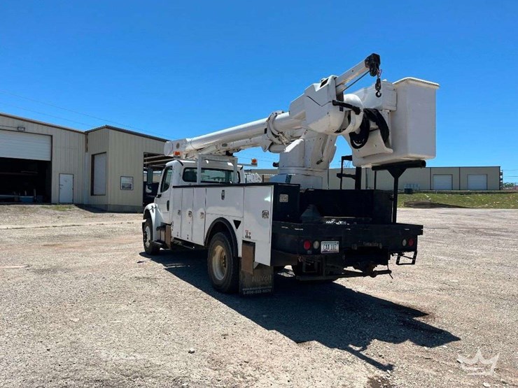 2018-freightliner-m2-106-image-8
