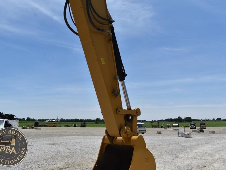 2019-caterpillar-336-image-24