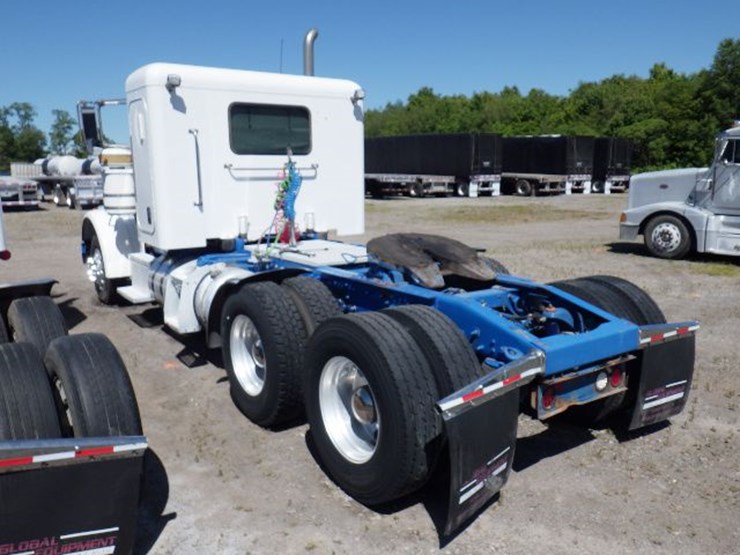 2012-peterbilt-367-image-13