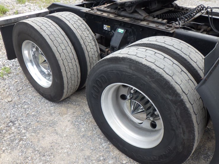 2016-kenworth-t680-image-9