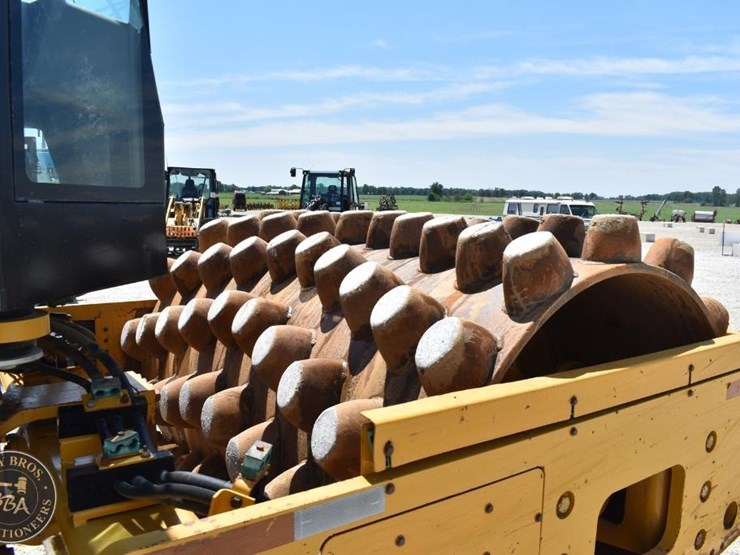 2014-caterpillar-cp56b-image-25