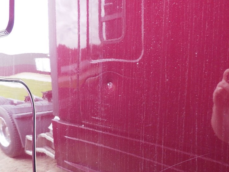 2021-freightliner-cascadia-126-image-5