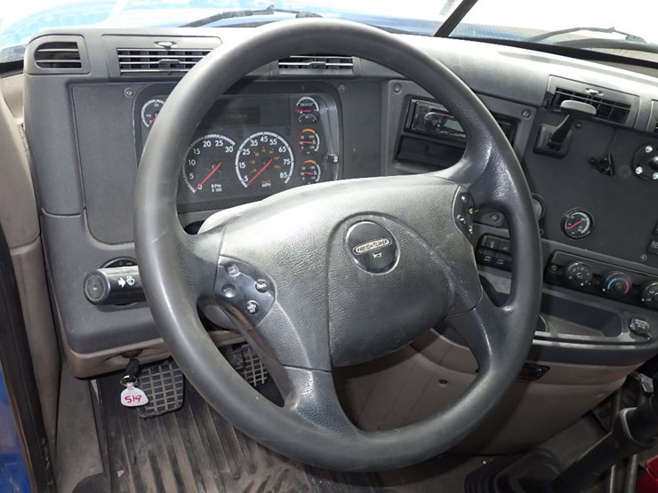 2015-freightliner-cascadia-125-evolution-image-18