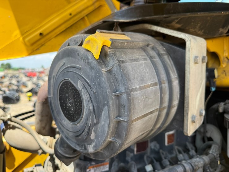 2009-new-holland-b95b-image-42
