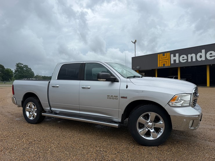 2015-dodge-ram-1500-image-2