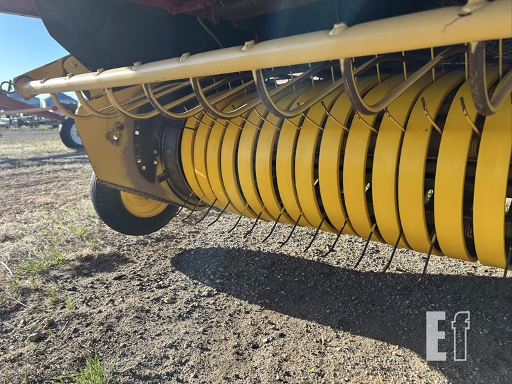 new-holland-660-image-11