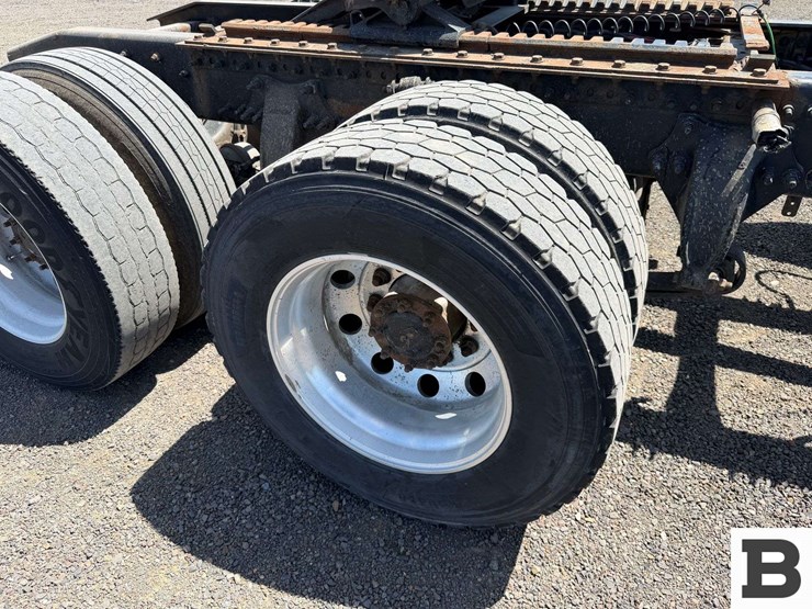 2016-freightliner-cascadia-125-image-37