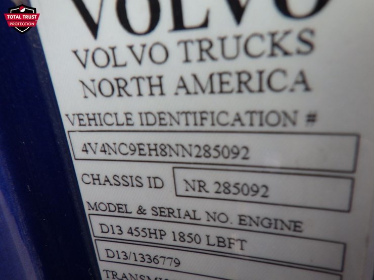 2022-volvo-vnl860-image-25