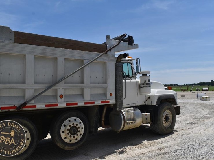 1996-mack-rd688s-image-14