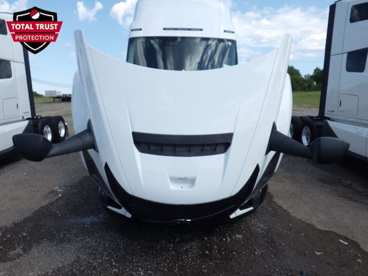 2025-volvo-vnl860-image-26