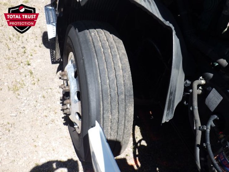 2021-volvo-vnr300-image-21