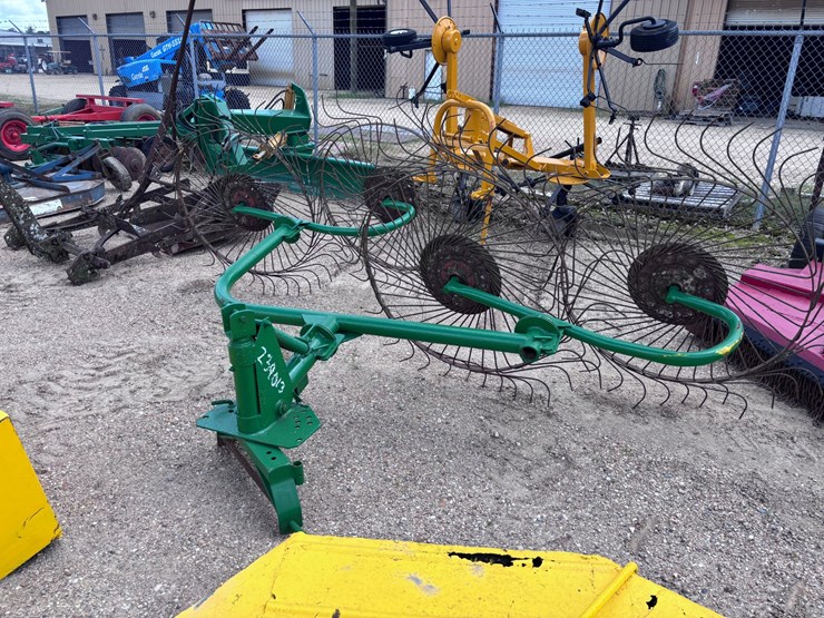 #1013-•-3-point-hay-rake-image-2