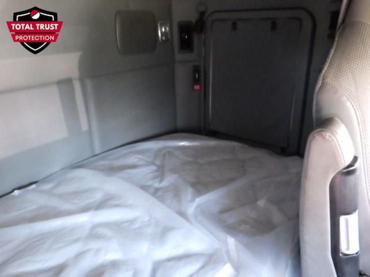 2019-kenworth-t880-image-4