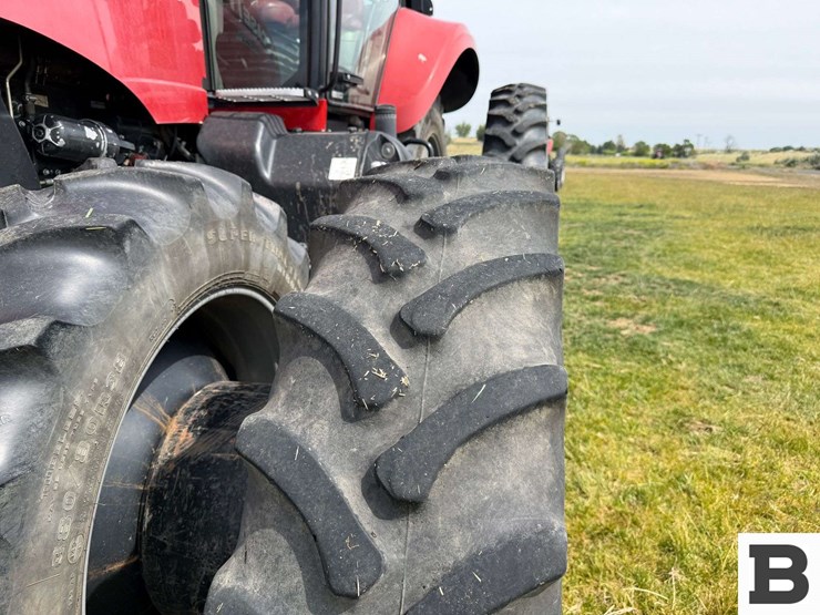 2014-case-ih-magnum-260-cvt-image-22