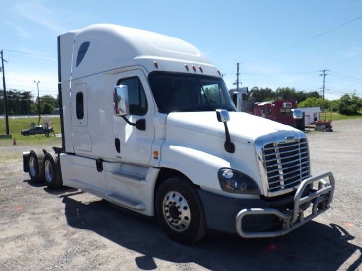 2017-freightliner-cascadia-125-image-3
