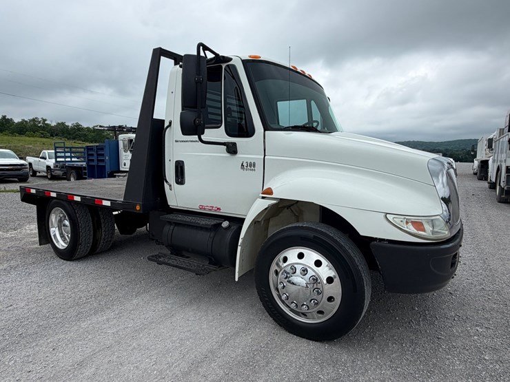 2005-international-durastar-4300-image-2