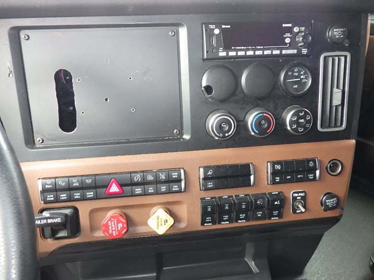 2022-freightliner-cascadia-126-image-20