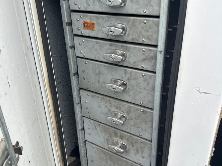 2016-ford-f550-xl-image-13
