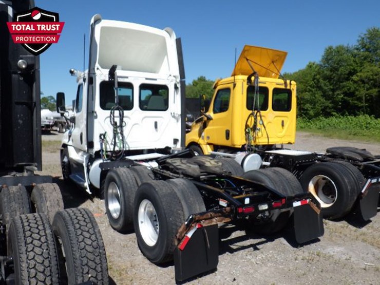 2020-freightliner-cascadia-125-image-12