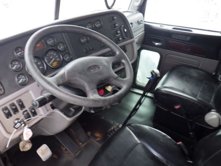 2012-peterbilt-367-image-16