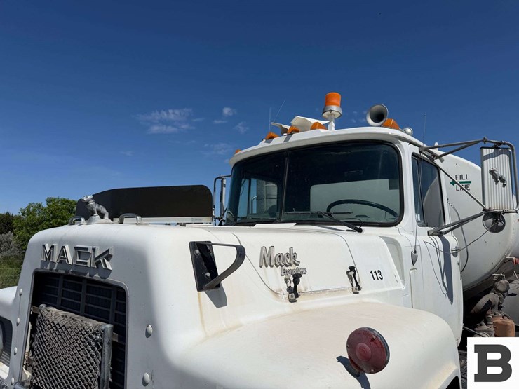 1990-mack-rd688s-image-13