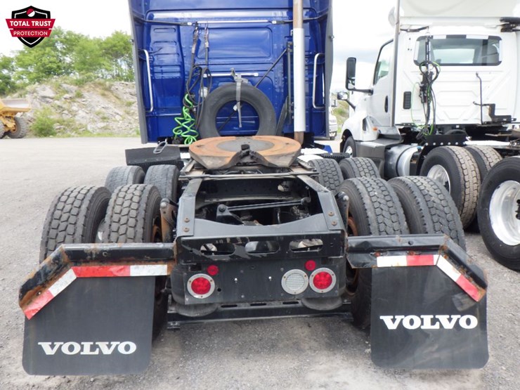 2022-volvo-vnl860-image-14