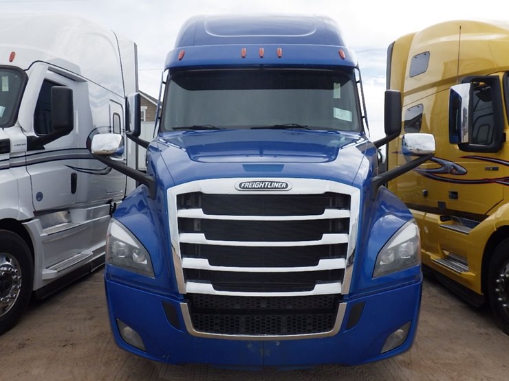 2022-freightliner-cascadia-126-image-2
