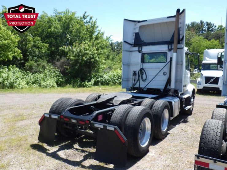 2021-volvo-vnr300-image-8