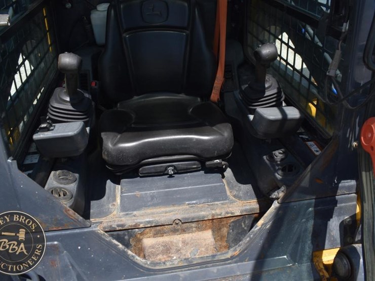 2019-deere-317g-image-35