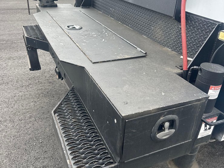 2013-ford-f750-image-18