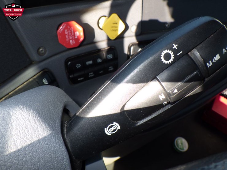 2019-freightliner-cascadia-113-image-15