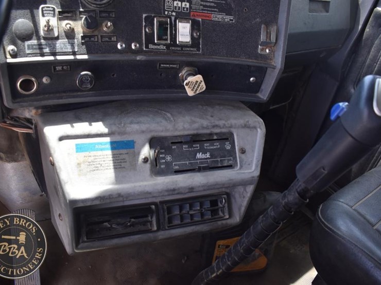 1996-mack-rd688s-image-43