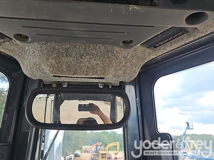 2019-deere-700k-image-30