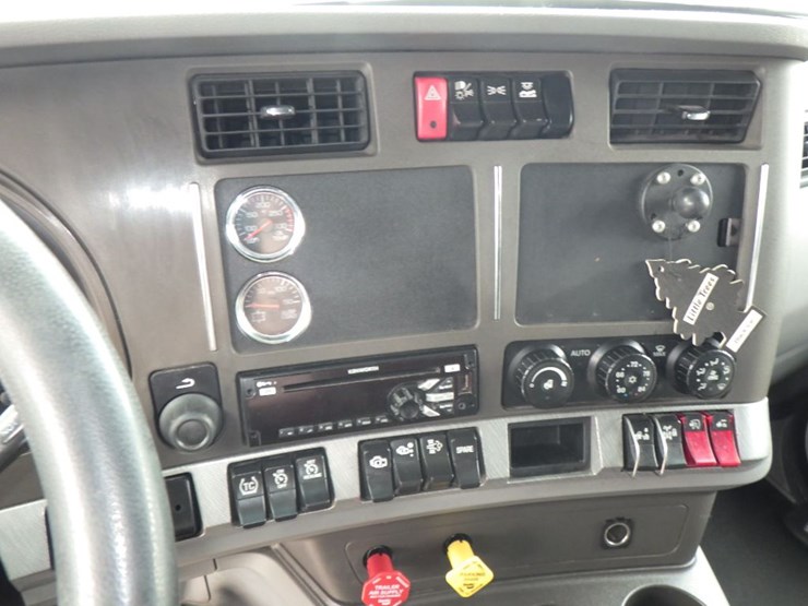 2016-kenworth-t680-image-24