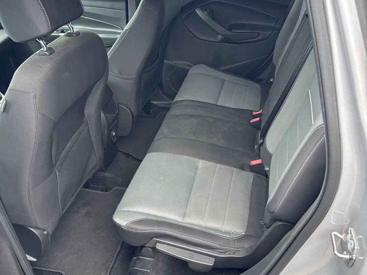 2015-ford-escape-image-8