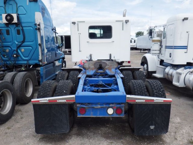 2013-peterbilt-367-image-9