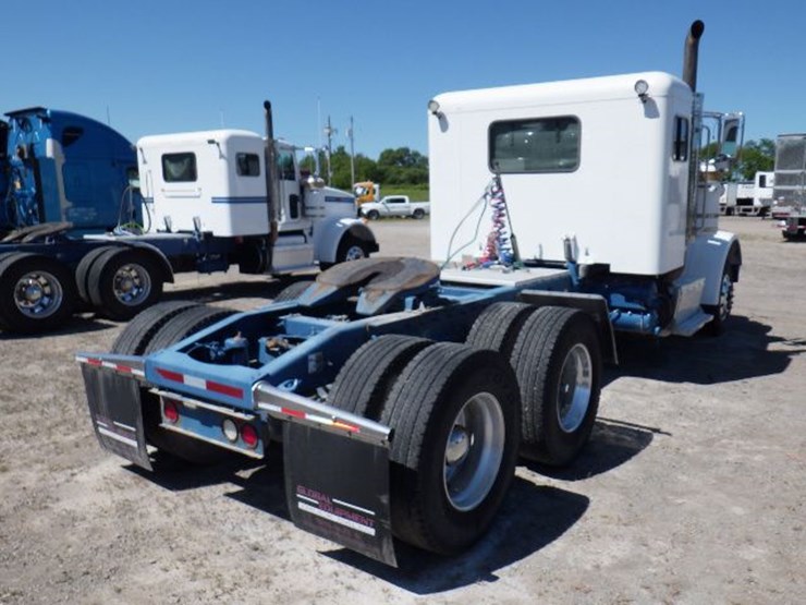 2013-peterbilt-367-image-9