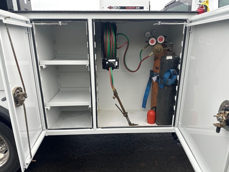 2017-ford-f550-xl-image-28