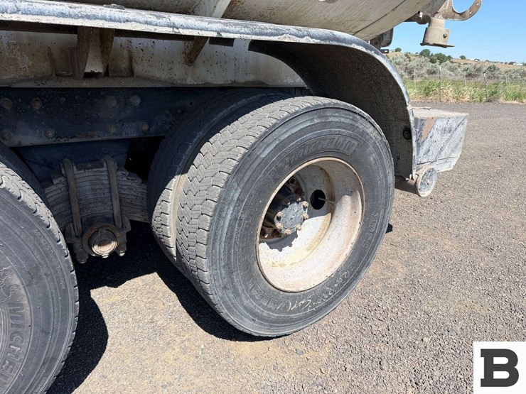 1990-mack-rd688s-image-25