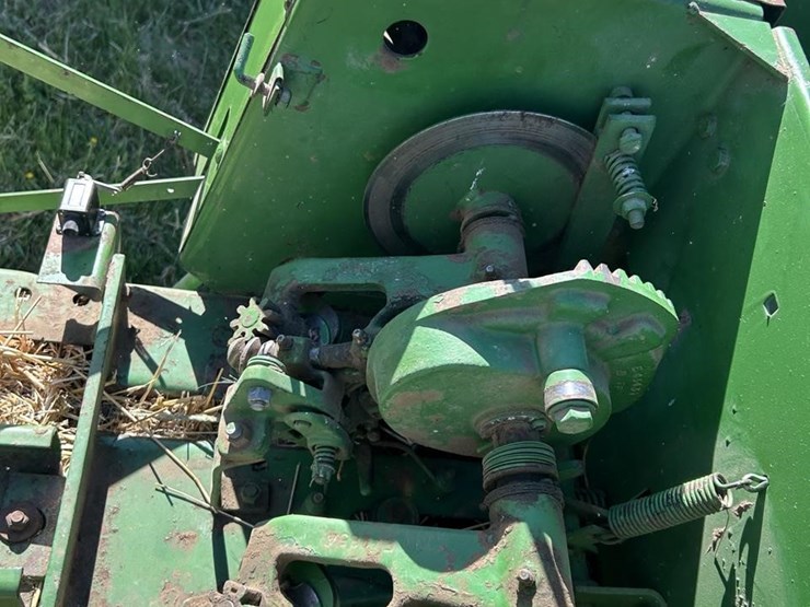 john-deere-336-image-33