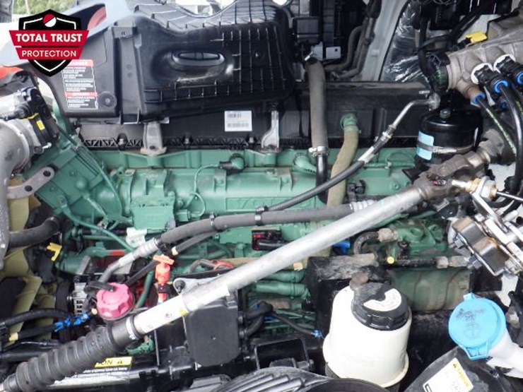 2025-volvo-vnl860-image-24
