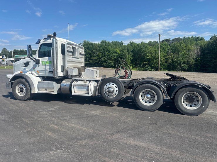 2016-peterbilt-567-image-3