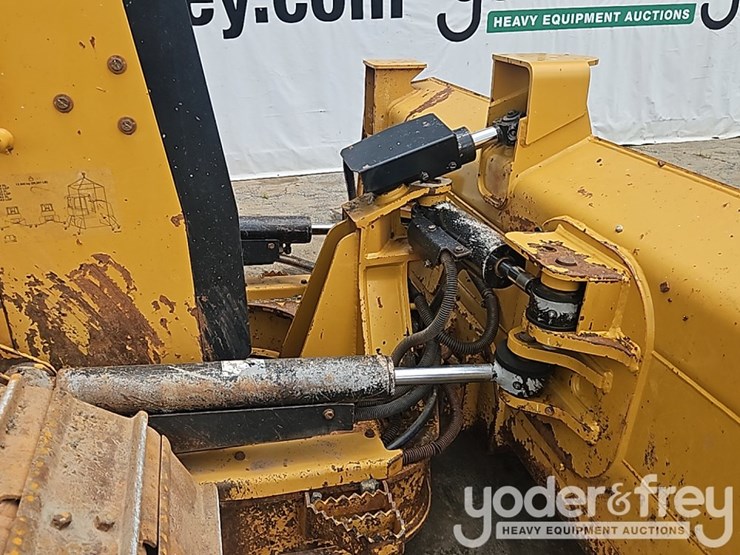 2016-caterpillar-d5k2-lgp-image-19