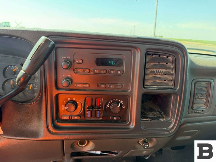 2005-chevrolet-silverado-1500-image-22