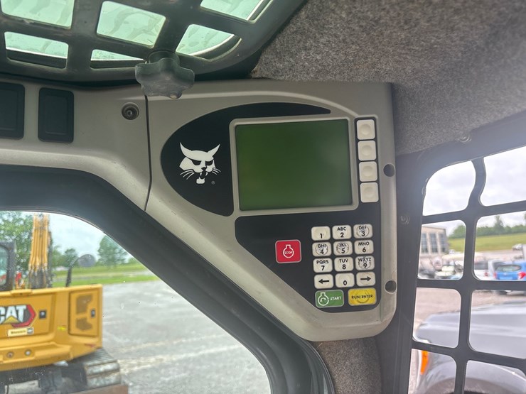 2009-bobcat-t250-image-11
