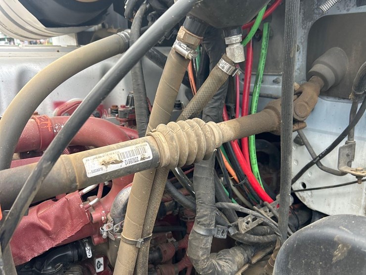 2016-mack-granite-gu713-image-64